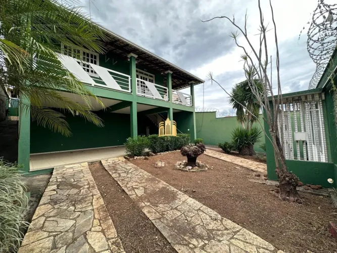 Mansão de Alto Padrão no Bairro Belvedere - Casa à Venda em Esmeraldas-MG - 4 Quartos, 1 S