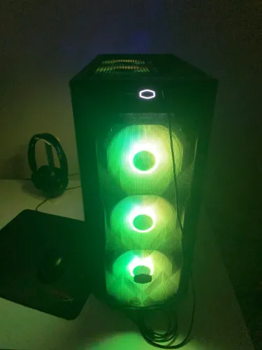 Kit Cooler Master - Gabinete + Water Cooler