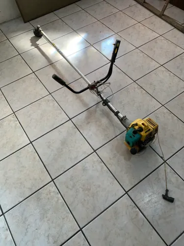 Roçadeira Garthen CG330B incompleta