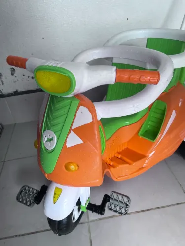 Carrinho de Passeio e Pedal Calesita Moto Duo Dois Lugares