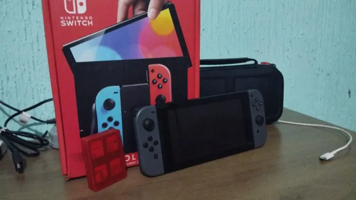 Nintendo Switch OLED + Dock + Acessórios + 4 Jogos Físicos