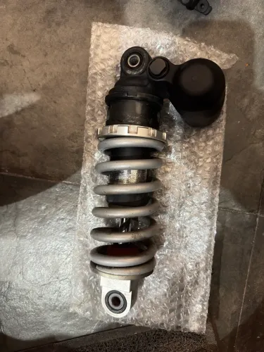 SUSPENSÃO TRASEIRA STREET TRIPLE 765