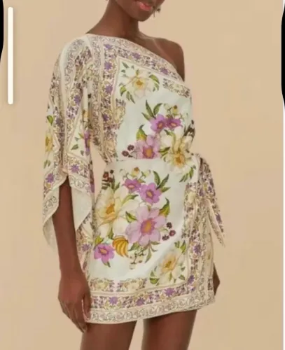 Vestido curto farm ombro só