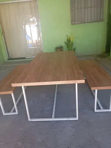 Mesa com dois bancos tamanho 1.80 x0.90