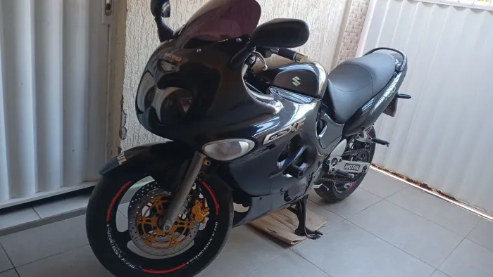 Moto Suzuki GSX 750f tudo em dia!