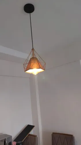 Luminária pendente +lâmpada amarela