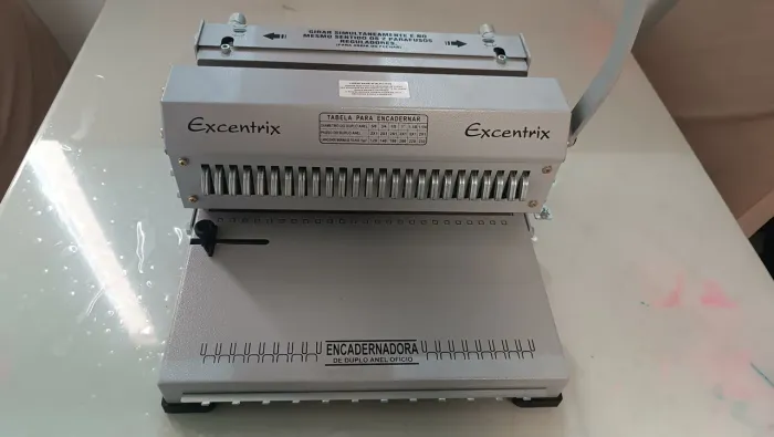 Encadernadora Excentrix 2x1