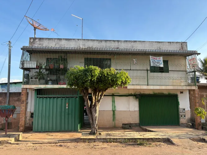 VENDO LOTE COM 3 CASAS