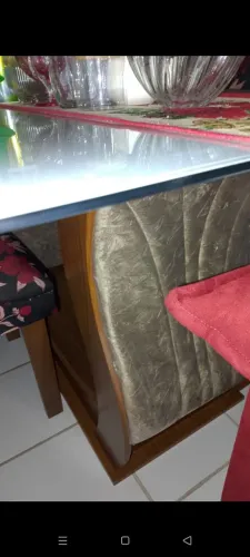 Vendo uma mesa de 6 cadeiras nova sem nenhum defeito