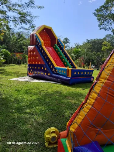 Vendo tobogã inflável 5,50m de altura