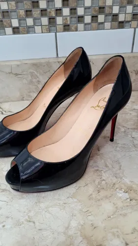 Sapato Louboutin 35