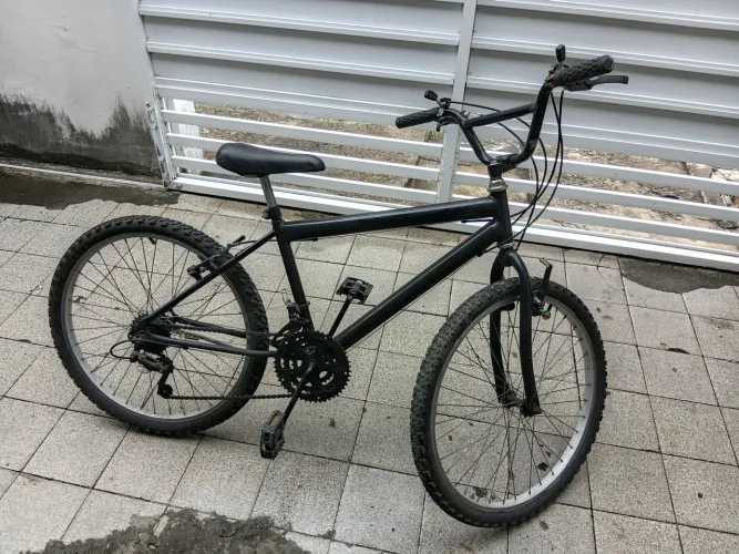 Vendo bicicleta aro 24 semi nova em ótimo estado de conservação, único dono