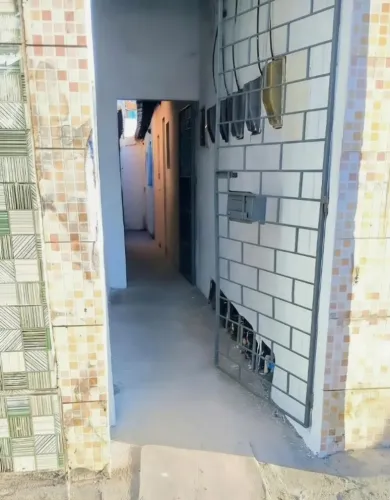 Casa na Ponta Grossa com 1 quarto próximo Rua Cabo Reis e UPA do Trapiche a 2 Km do Centro