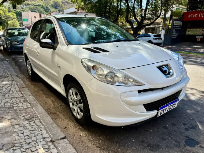 Peugeot 207 Active 1.4 Flex 8V 5P 2014