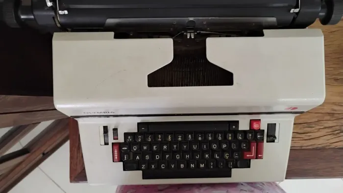 Vendo Máquina De Escrever 