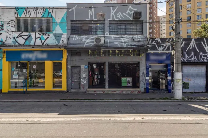 Casa comercial na Avenida Vital Brasil, 74 150 m²