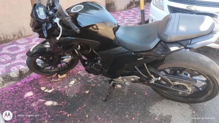 Yamaha Fazer 250 terceiro dono pouco rodada