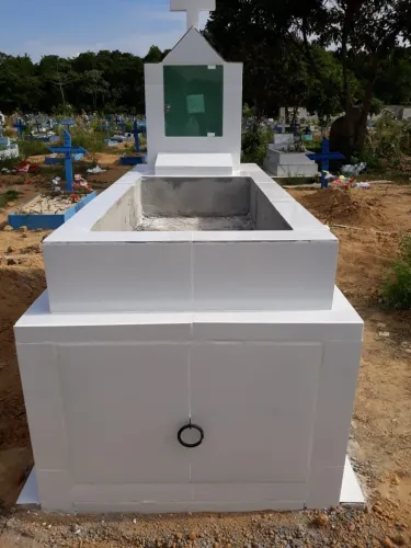 Construtor de jazigos sepulturas e lápides