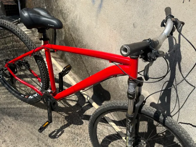 Bicicleta aro 29 com 21 velocidades com freio hidráulico