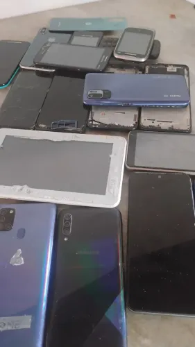 Celulares para retirada de peças