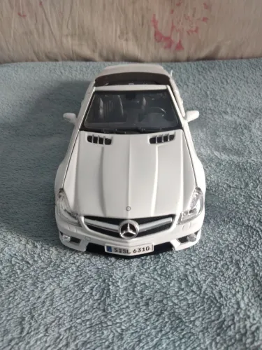 Miniatura Mercedes escala 1/18 marca Maisto