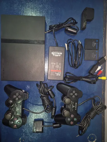 Vendo Sony PS2 PRATICAMENTE NOVO