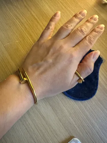 Bracelete e anéis 