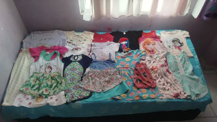 Lote de menina com 20 peças veste 6 anos