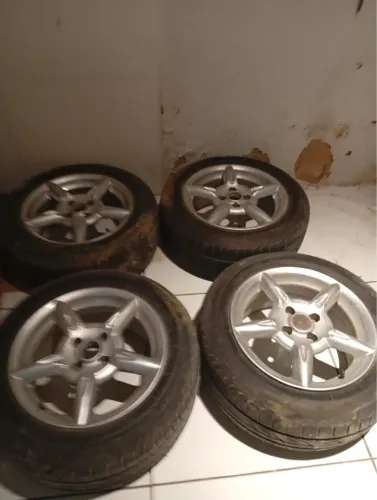 Vendo 4 pneus