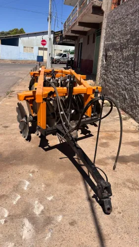 Grade Agrícola Aradora para Trator - Ótimo Estado