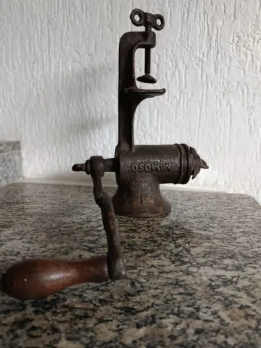 Moedor de Carne Antigo Relíquia em ótimo estado