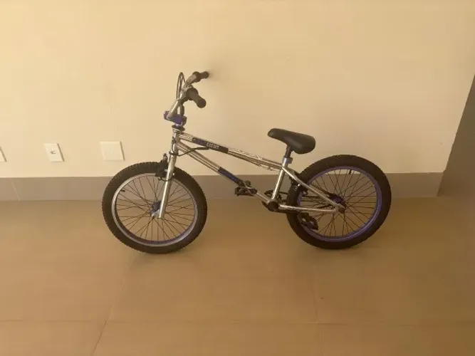 Bicicleta BMX freestyle de alumínio