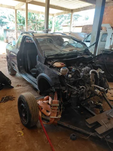 Vendo peças saveiro g5 carro bateu 120mil km