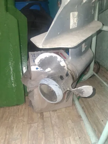 VENDO MOTOR DE POUPA 15 HP POBLEMINHA NO EMBUCHAMENTO 