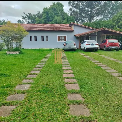 Excelente chácara com piscina em Jacarei - SP
