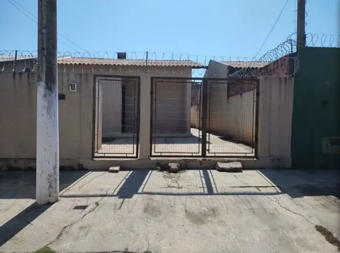 Casa em Agudos, aceito financiamento e carro no negócio