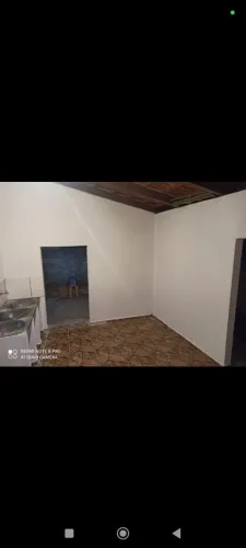 VENDO CASA MUITO BEM LOCALIZADA PROXIMO A FEIRA !
