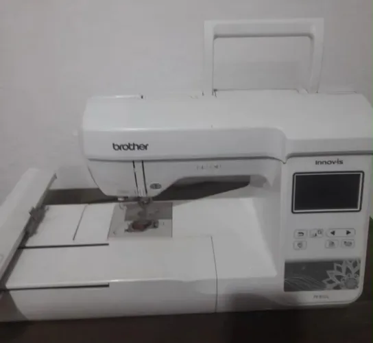 Máquina de bordado brother