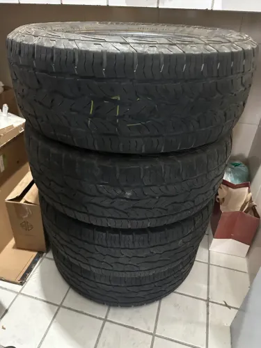 Vende se 04 pneus Dunlop Grandtrek AT25 265/60R18 110H, para SW4 e semelhantes