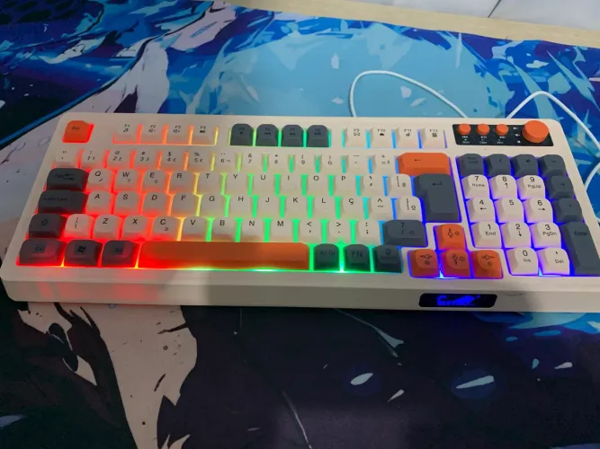 Teclado Gamer Retrô Vintage RGB ABNT2 com Knob de Volume - Seminovo