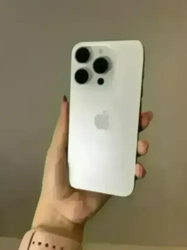 IPhone 15 Pro 256GB Branco - Seminovo - 86% Bateria - Retirada em Loja Física