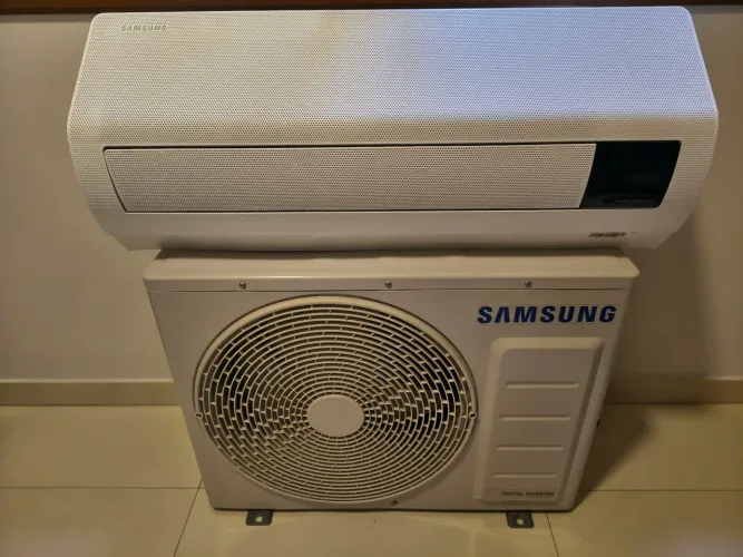 Ar condicionado Samsung Wind Free 12000 BTUs, quente/frio