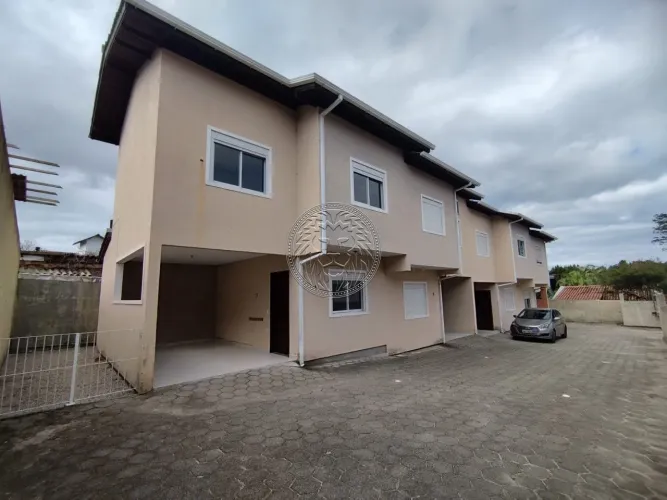 Casa para alugar com 2 dormitórios no Campeche em Florianópolis - SC