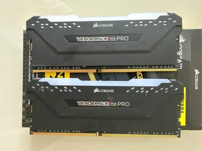 Memória Corsair Vengeance RGB Pro 16GB (2x8GB) DDR4 3600MHz