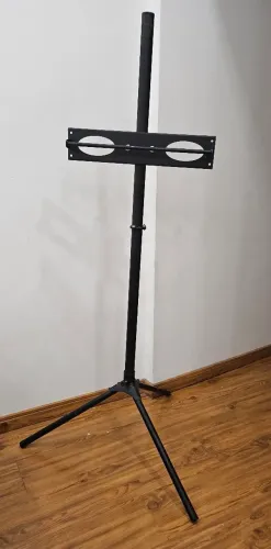Suporte pedestal de chão com base em tripé para TV e monitor.