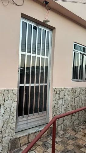 VENDO PORTA E JANELA DE ALUMÍNIO COM VIDRO - JUIZ DE FORA/MG