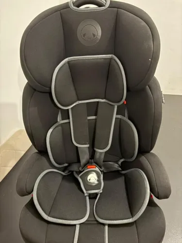 Cadeirinha Infantil de Carro - Completa