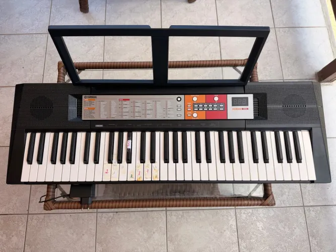 Teclado Yamaha PSR-F50