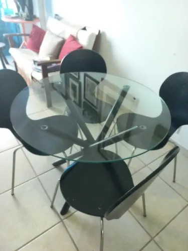 MESA DE JANTAR REDONDA COM 4 CADEIRAS 