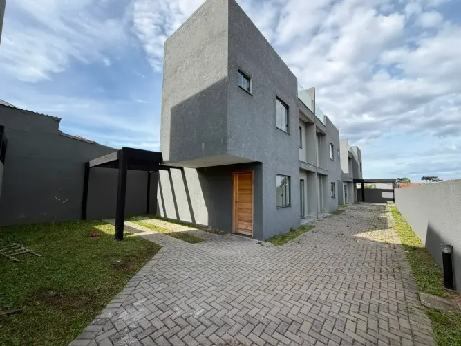 Sobrado para venda tem 94 metros quadrados com 3 quartos em Cachoeira - Curitiba - PR
